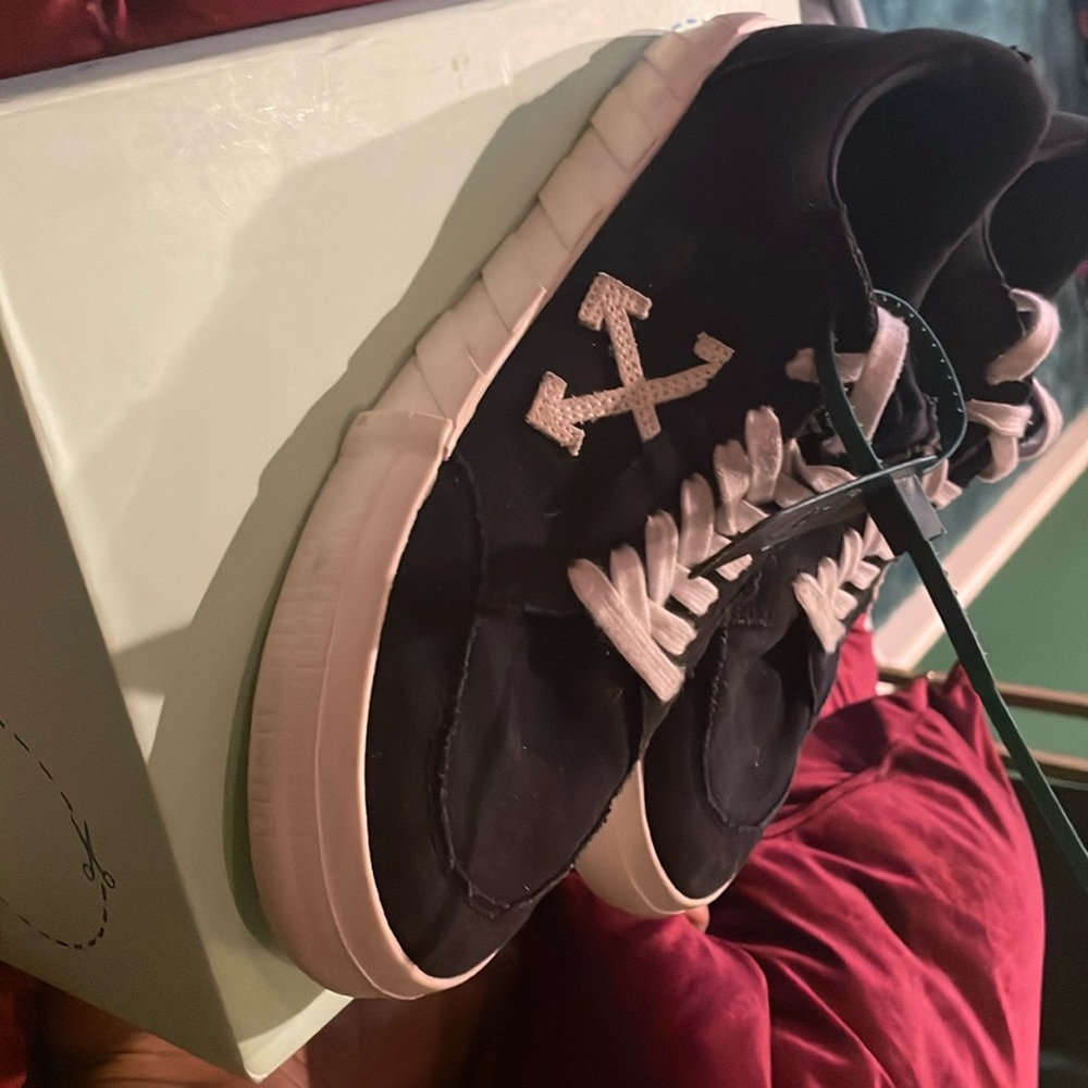 Low top canvas off-whites